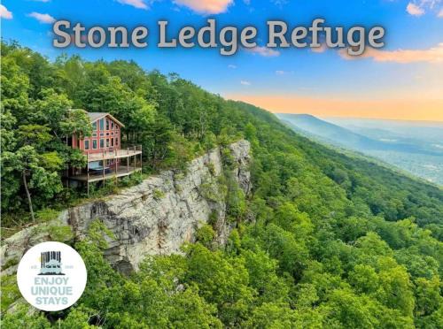 Stone Ledge Refuge with private hot tub