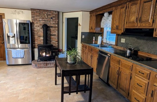 Stone Pond Farm sleeps 9, peaceful, family friendly, quaint country farmhouse.