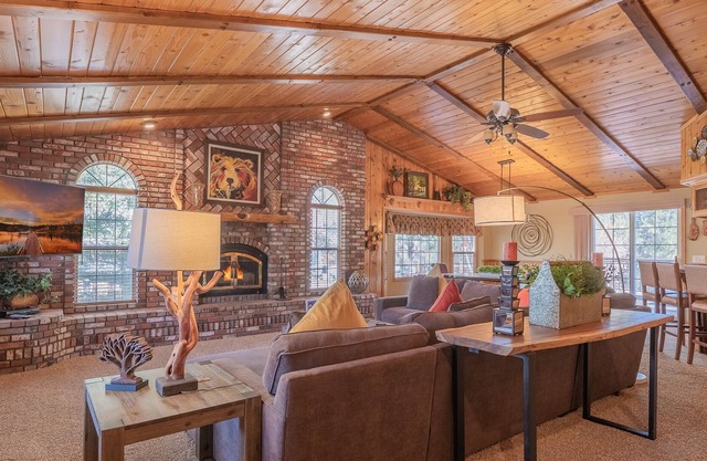 Stony Creek Cabin - Gorgeous Home In The Eagle Mountain Estates 3 Bedroom Home