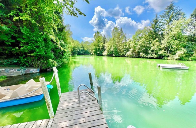 Storybook Cottage on the Pond! Sleeps 8!