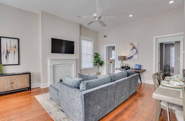 Stovall #4 Stylish 1 bedroom with private free parking