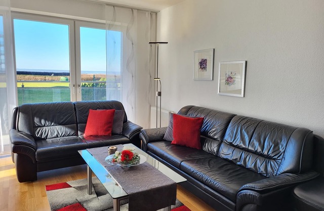 Strandpalais apartment C2, lake view, WLAN, balcony, beach chair on the beach (seasonal), non-smoking