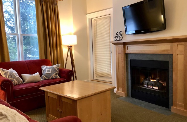 Stratton 1 Bedroom Long Trail Condo, Walk to Village and Lifts