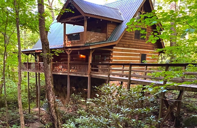 Streamsong Secluded Creek View Cabin with Hot Tub and Pool Table