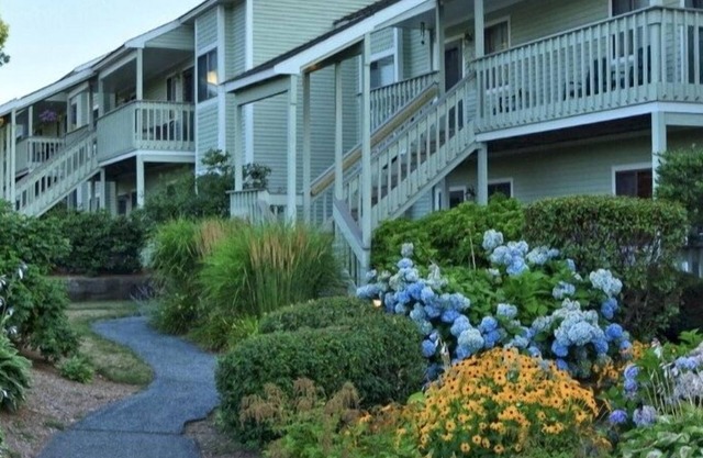 Street level with garden patio with view of Widger pond, 2 BR, 2 Bath with 2 A/Cs.