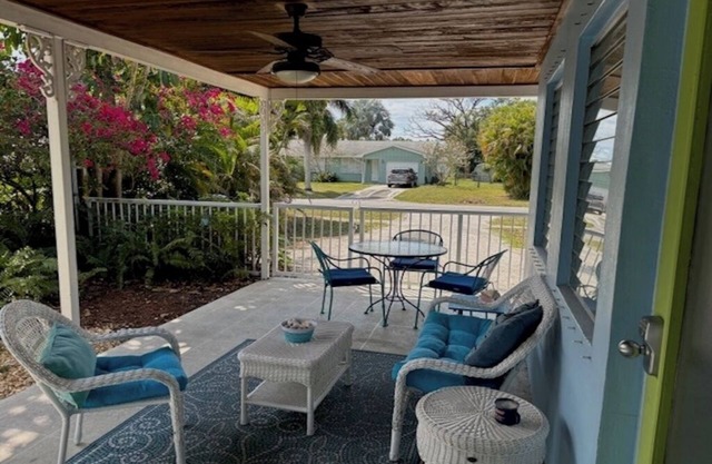 Stuart Cottage II Pet Friendly, Remodeled, close to beach and quaint downtown