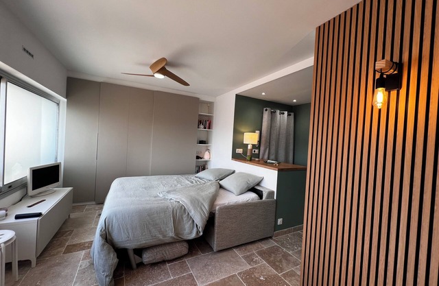 Studio 350 m from the beach + private parking space in secure residence