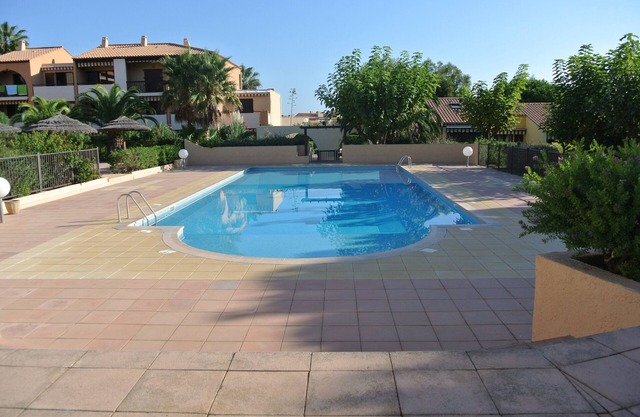 STUDIO 4 PERS AVEC TERRASSE ET PISCINE GIENS HYERES air conditioning