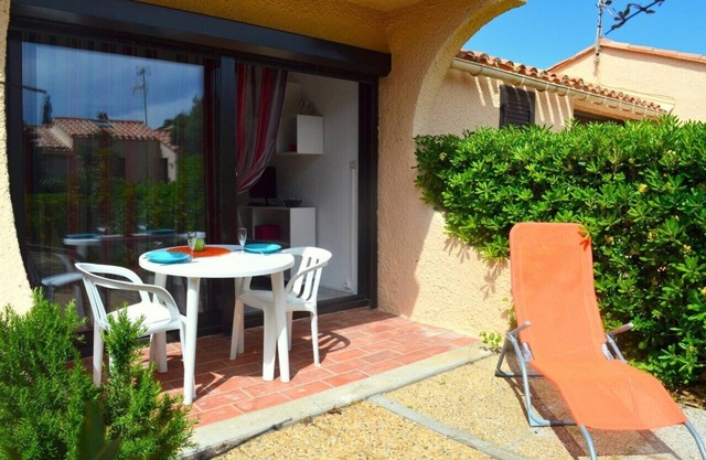 Studio apartment sleeps 2 PORT LEUCATE NATURISME