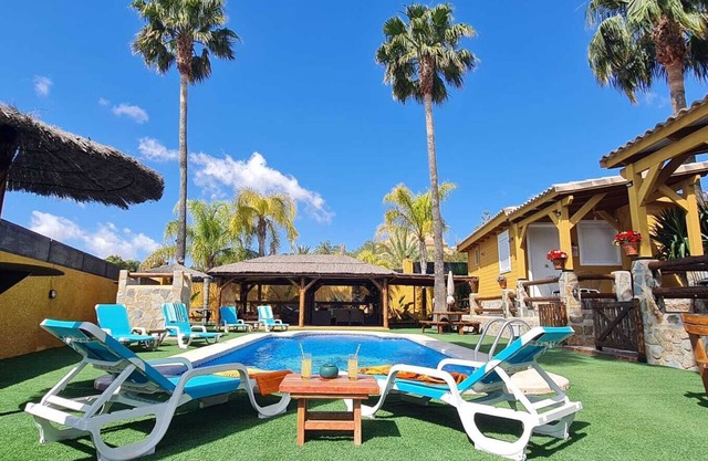 Studio 'Altea' with Shared Pool, Wi-Fi and Air Conditioning