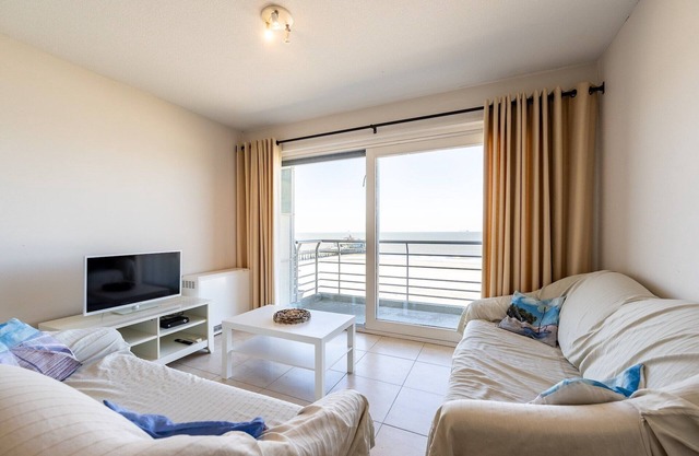 Studio Apartment with Sea Views in Gadeynehelling