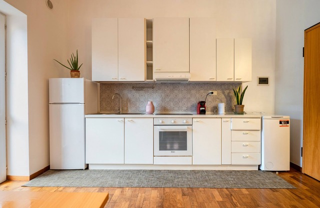 Studio Apartment 'Casa Le Margherite 1' with Balcony, Wi-Fi and Air Conditioning