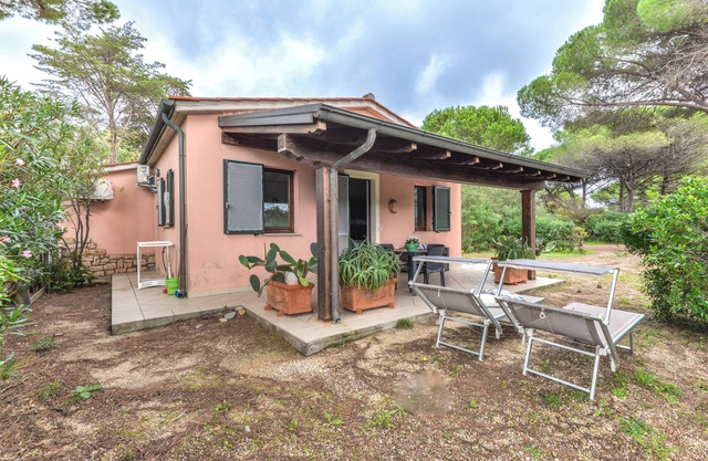 Studio Apartment 'Sulla Spiaggia Di Lacona' with Private Terrace, Wi-Fi and Air Conditioning