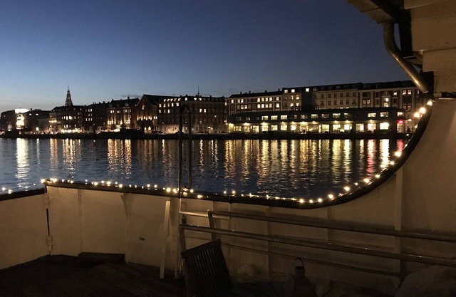 Studio apartment with terrace on Houseboat at the best spot in Copenhagen