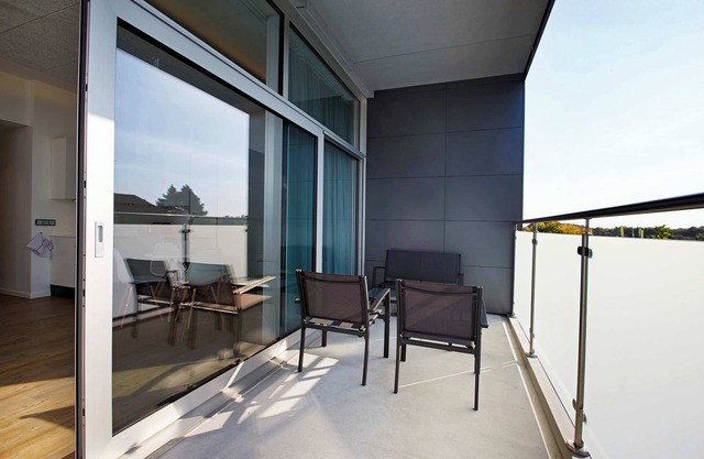 Studio Apartment with Sunny Balcony for 4
