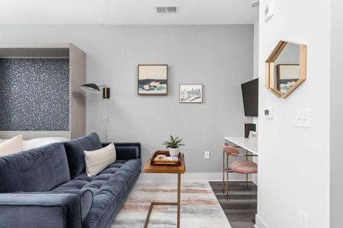 Studio Apt in the Center of Downtown by Cozysuites