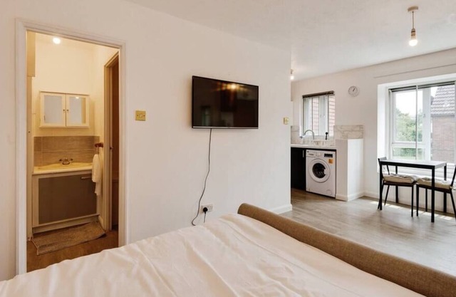 Studio Apt Perfect Blend of Comfort and Style