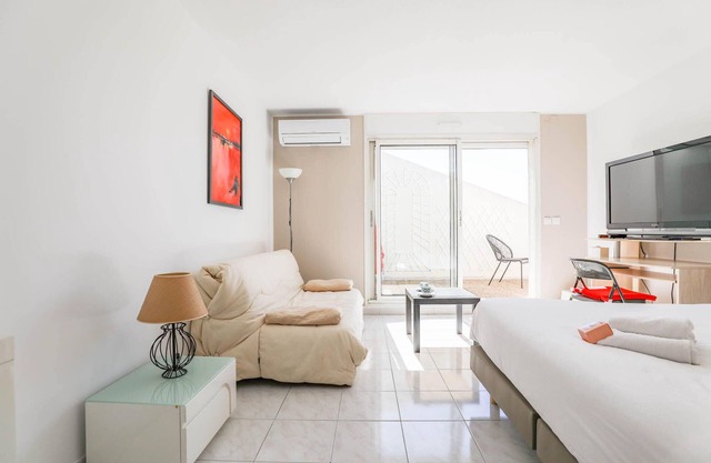 Studio avec terrasse vue mer et climatisation