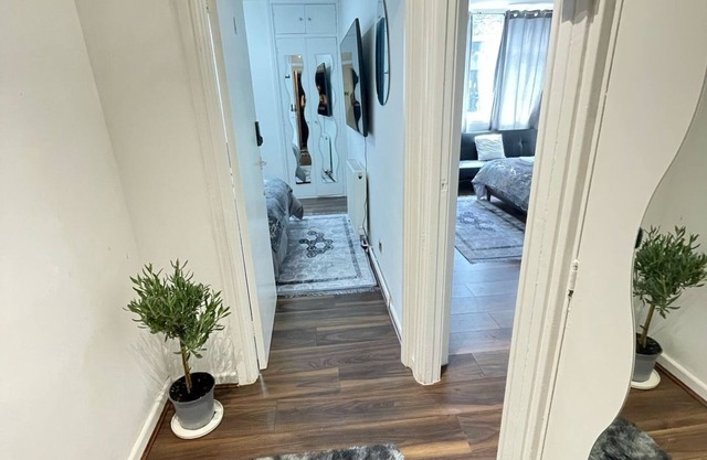 Studio B– Elegant Chic Retreat Near London Landmarks