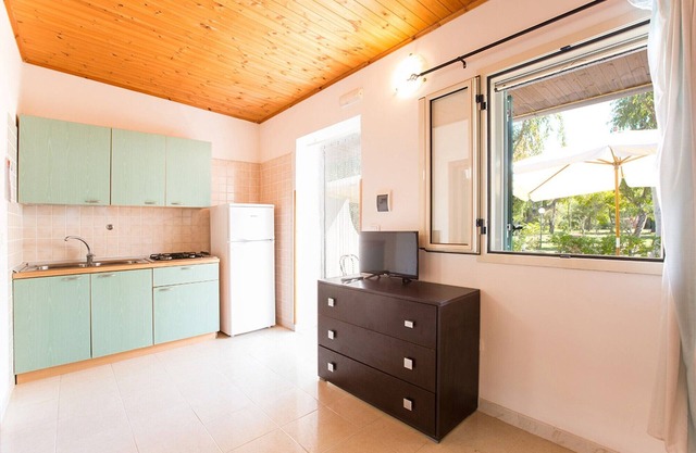 Studio 'Baia Falcone-Comfort Studio 201' with Sea View, Wi-Fi and Air Conditioning