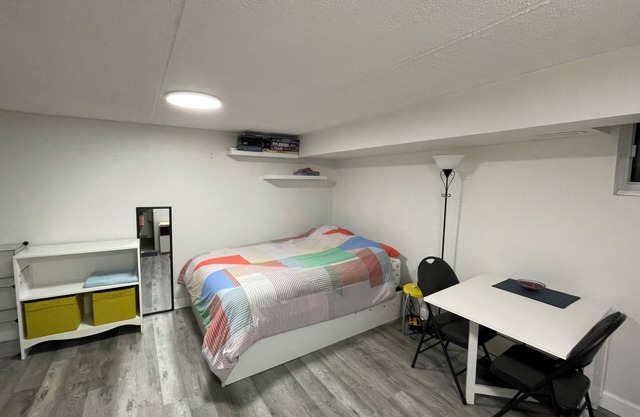 Studio basement unit in quiet area, minutes from downtown Mississauga.