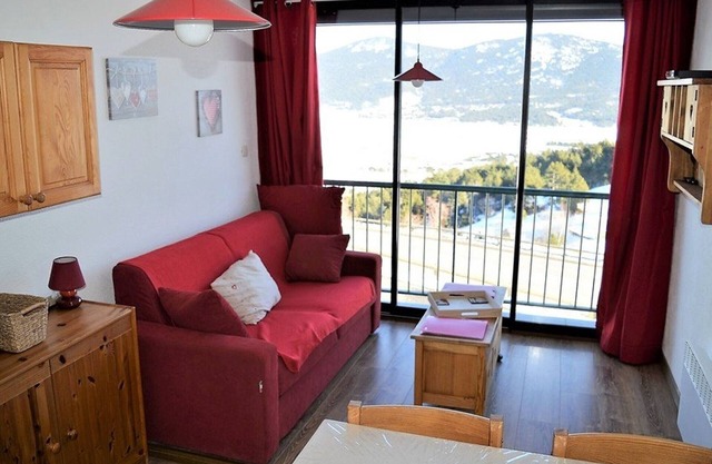 Studio cabin with equipped kitchenette and TV