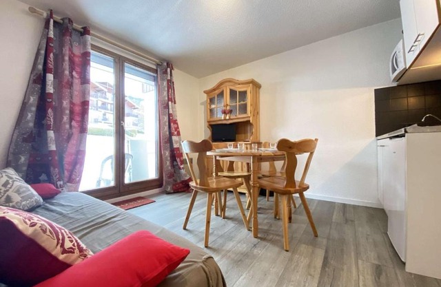 Studio Cabine au Calme avec Terrasse à Praz-sur-Arly - 4 Personnes, Parking et Casier à Ski - FR-1-603-14