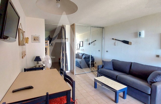 Studio cabine en rez de jardin au sein d'une résidence avec piscine