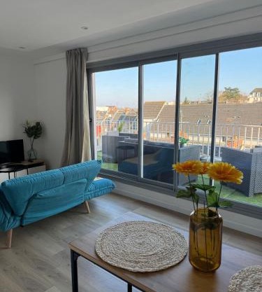 Studio cosy avec terrasse à deux pas de la gare