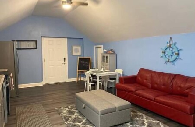 Studio couple a few blocks from the beach!