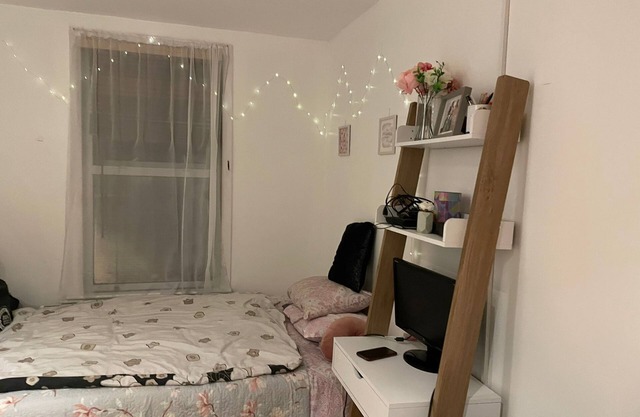 Studio Flat in Stratford