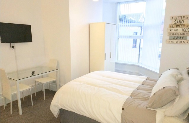 Studio for 2 (ground floor) in fashionable North Shore