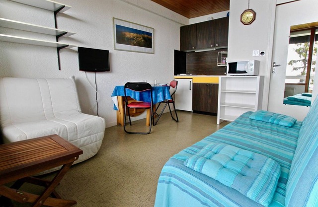 Studio for 3 at the foot of the slopes with TV and armchair bed