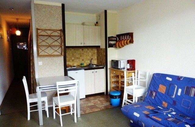 Studio for 6 in Arette with slope access, balcony, ski locker and free parking
