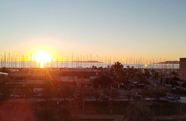 Studio for rent in hyeres les palmier harbor with magnificent view of the golden islands