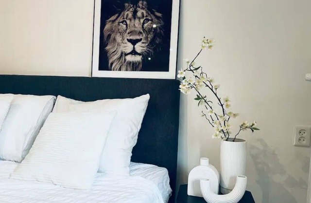 Studio good for 2, w/ own kitchen & bathroom! | Severini Central Hotel