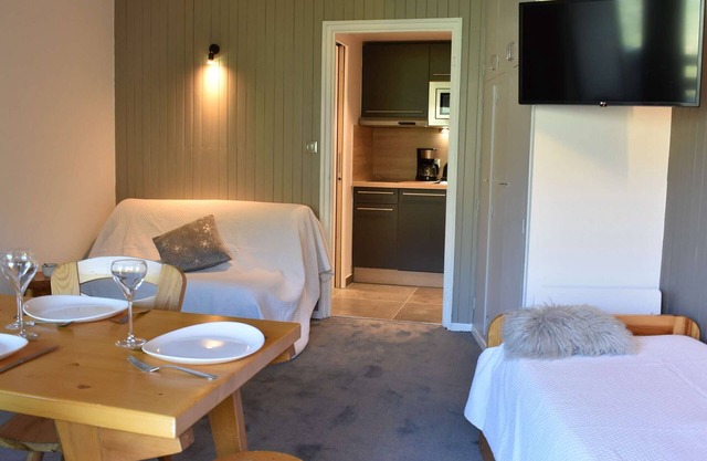 Studio in Méribel with balcony and ski locker, near chairlift