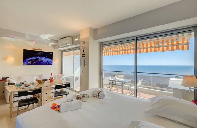 Studio La Mirandole Sea View, Golfe-Juan, France