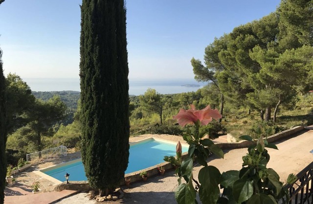 Studio Le petit Ceyreston