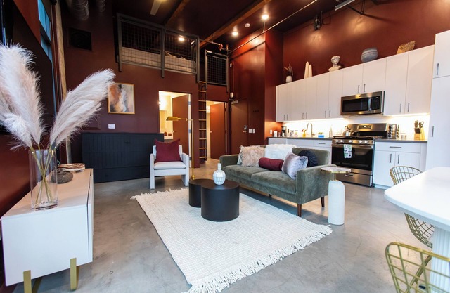 Studio loft with garage door with AC located in the heart of DTSA