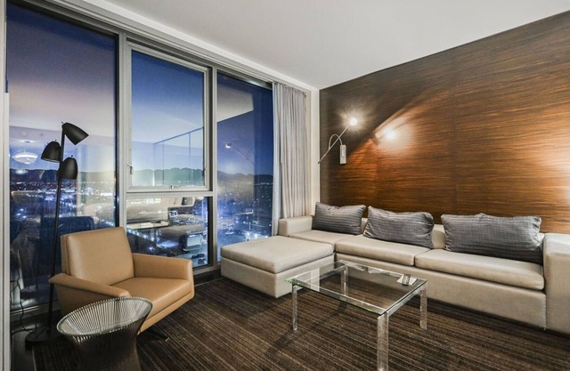 Studio Mountain View | at Palms Place