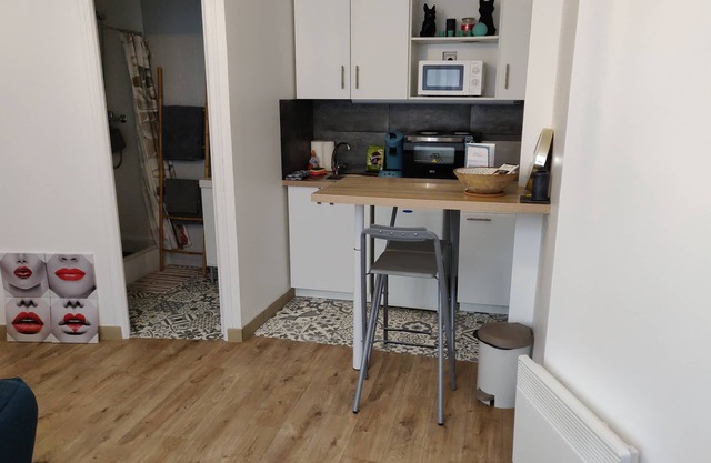 Studio near station & center, parking, ground floor