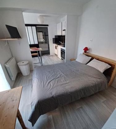 Studio neuf confortable à 10 min à pied de la gare