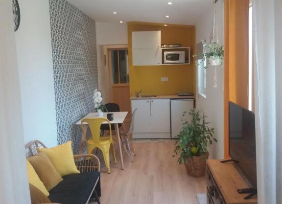 Studio neuf dans propriété au bord de la mer