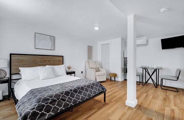 Studio Nr DT River Walk + Alamo | Games BBQ Yard