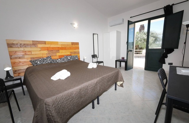 Studio 'Origano - Fiumara Val Di Noto' with Mountain View, Wi-Fi and Air Conditioning
