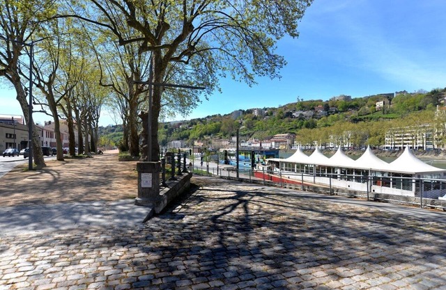 Studio Péniche au coeur de Lyon pour 2 personnes, insolite et calme