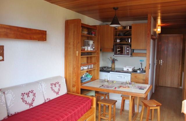 Studio quiet with stunning views over the valley