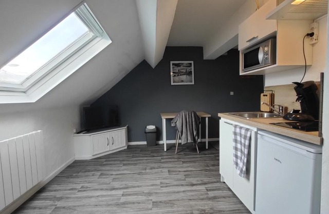 Studio "Sous les toits", Proche Hyper Centre et Commerces !
