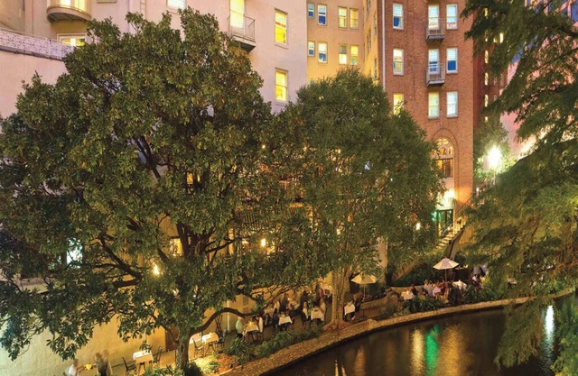 Studio Suite w/Kitchenette on Riverwalk in San Antonio at Riverside Suites!